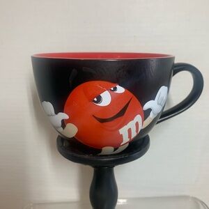 Red M&M Character 16 oz Large Red & Blk Ceramic M&M's World 2014.        1460